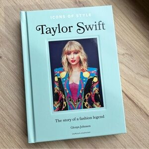 Taylor Swift | Icons of Style Book
